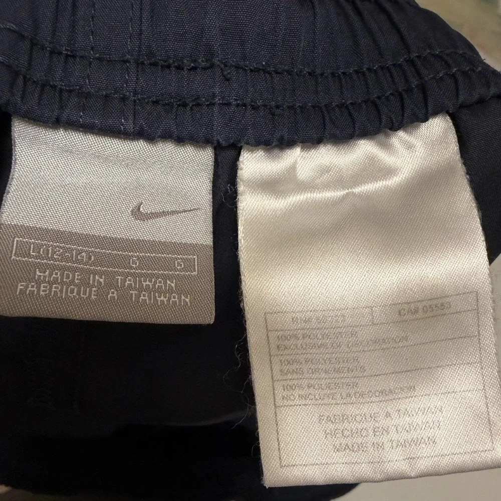 Vintage Nike Running Shorts Boys Youth L 12-14 Navy Blue Silver Tag Y2K Athletic